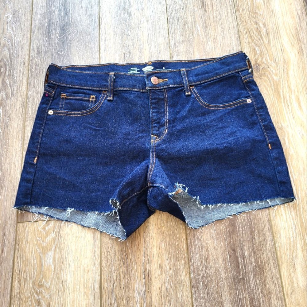 Old Navy fitted size 6 cut off jean shorts short shorts dark denim